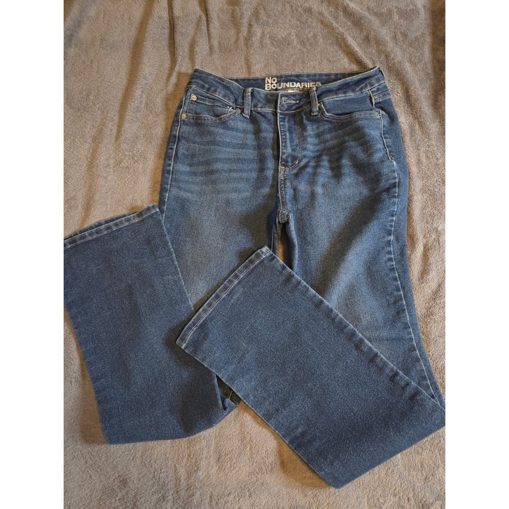 No Boundaries Womens Medium Wash Bootcut Jeans Denim Pants Size 7